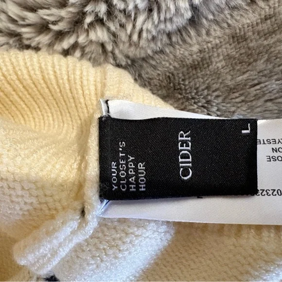 Cider Cream Cardigan with Black Floral Accents - Picture 4 of 5